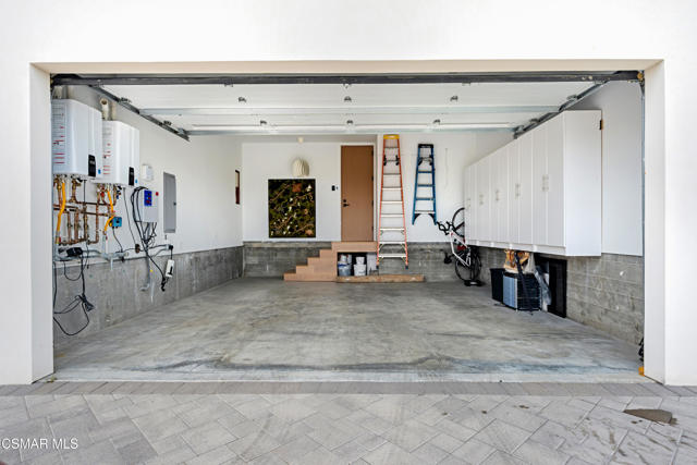 33433 Decker School Road, Malibu CA: https://media.crmls.org/mediaz/d434b004-7d66-4212-bb2b-b90d82dc2955.jpg