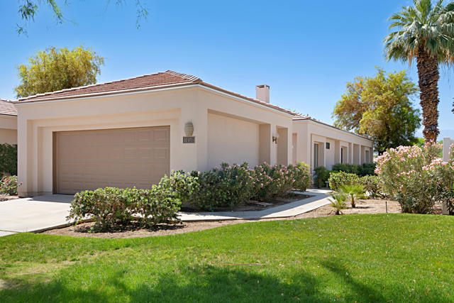 80471 Oak Tree, La Quinta CA: https://media.crmls.org/mediaz/d434effe-8c58-4f19-8026-c4c0d52bb137.jpg