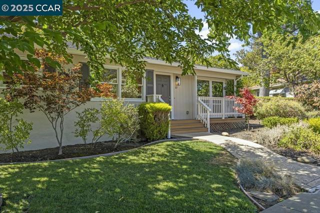 41 Iris Ln, Walnut Creek CA: https://media.crmls.org/mediaz/d4350bff-bd37-42f7-857d-e95e3a8d9e3d.jpg