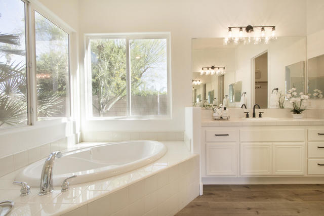 44520 Via Terra Nova, La Quinta CA: https://media.crmls.org/mediaz/d435267f-9c2a-47ce-9838-52195f2a404e.jpg