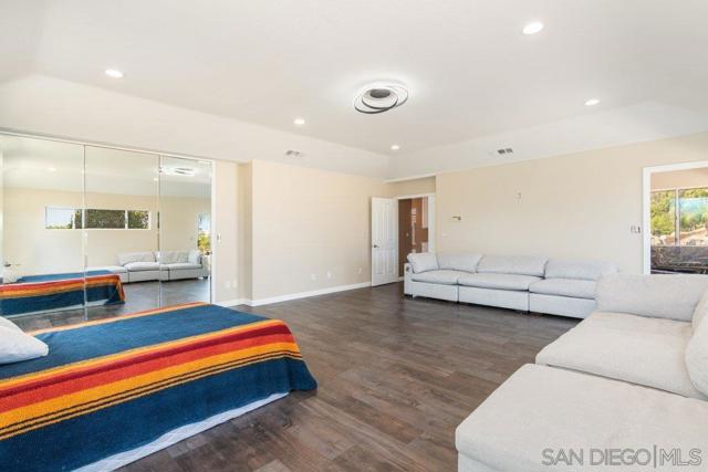Image 13 of 75 For 37789 Avenida La Cresta