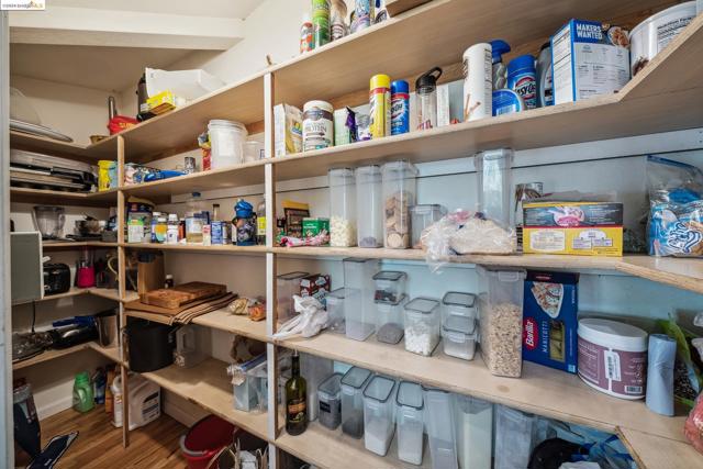 2335 Tunnel Rd, Oakland CA: https://media.crmls.org/mediaz/d43580b9-1c97-4902-ba02-f9d58b2cb428.jpg