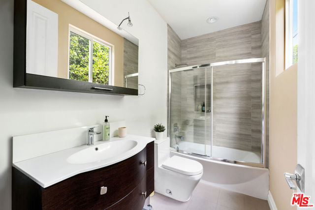 12504 Kling Street, Studio City CA: https://media.crmls.org/mediaz/d436334f-c894-4a67-b315-4e87776f429f.jpg