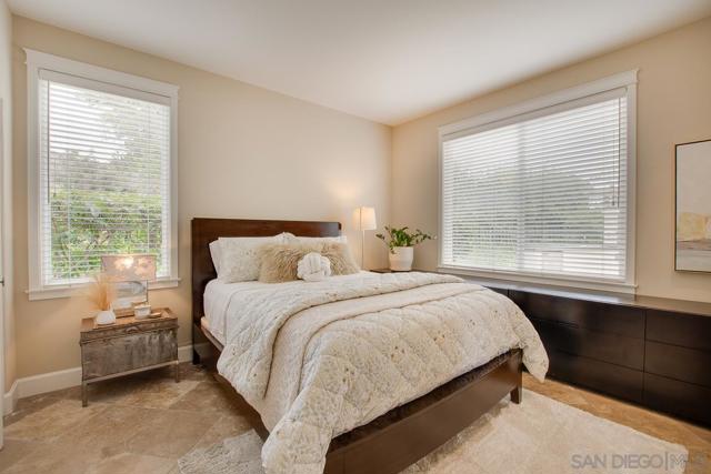 2537 Carriagedale Row, La Jolla CA: https://media.crmls.org/mediaz/d4369319-538c-4844-8246-feaf91ba303d.jpg