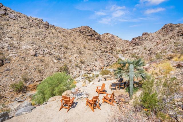 72275 Upper W Way, Palm Desert CA: https://media.crmls.org/mediaz/d4372d6a-05a5-453f-b9f1-bfad6fd6e601.jpg