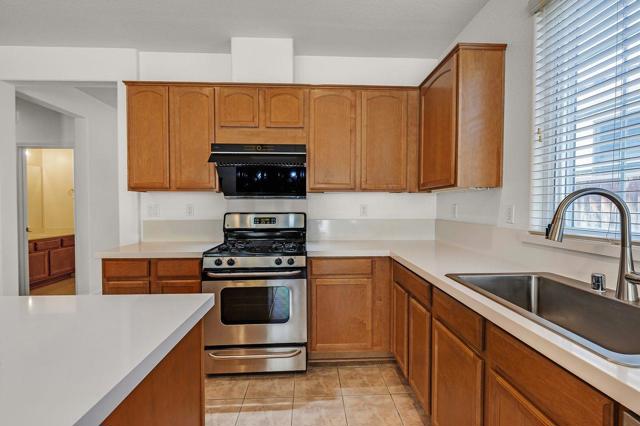 29165 Eden Shores Drive, Hayward CA: https://media.crmls.org/mediaz/d437638c-c593-476d-953d-2cdf044e4eeb.jpg