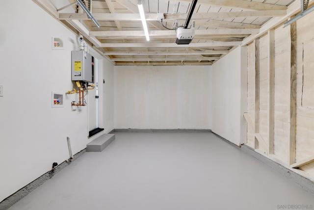 307 S Belmont Ave, National City CA: https://media.crmls.org/mediaz/d4388b25-ce79-4770-addb-7b8ef7d8104b.jpg
