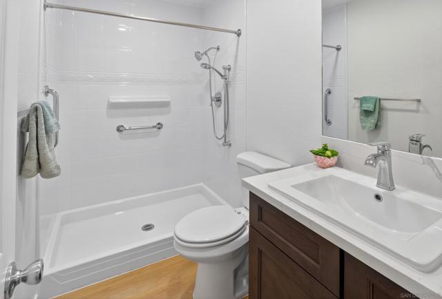 4060 Rosarita Dr, La Mesa CA: https://media.crmls.org/mediaz/d439123c-db72-40eb-bf7e-43f481f5cc5a.jpg