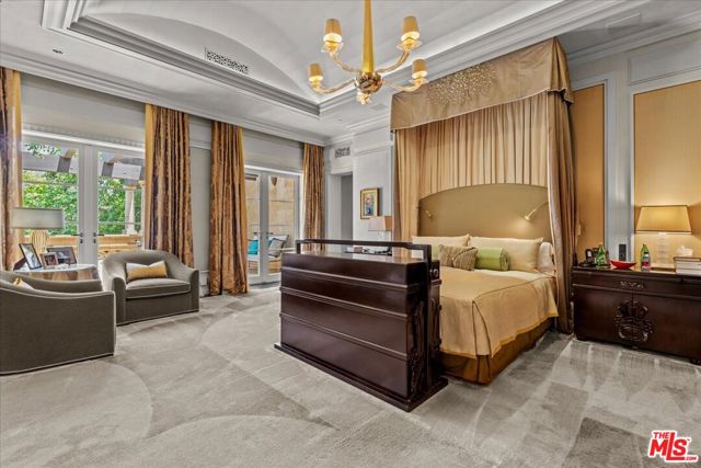 804 N Elm Drive, Beverly Hills CA: https://media.crmls.org/mediaz/d439238b-54d6-4ca0-a720-73e380c02c06.jpg