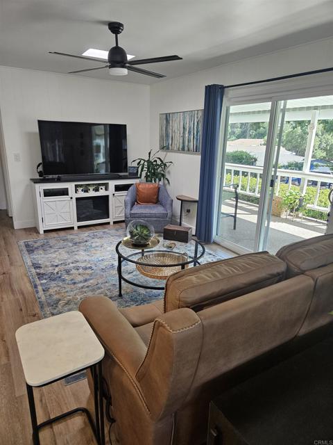 Detail Gallery Image 8 of 8 For 8975 Lawrence Welk Dr #285,  Escondido,  CA 92026 - 2 Beds | 2 Baths