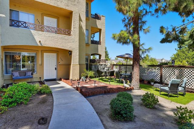 Detail Gallery Image 2 of 21 For 2083 Lakeridge Cir #104,  Chula Vista,  CA 91913 - 2 Beds | 2 Baths