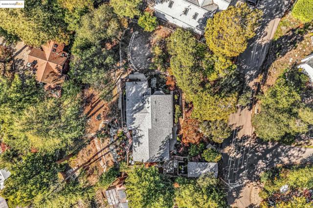 6141 Merriewood Dr, Oakland CA: https://media.crmls.org/mediaz/d43a8470-7428-4d34-8bf6-b9cbb2580337.jpg