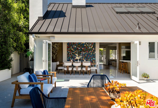 2612 Wallingford Drive, Beverly Hills CA: https://media.crmls.org/mediaz/d43a9785-873a-4452-b18b-687697cafb91.jpg