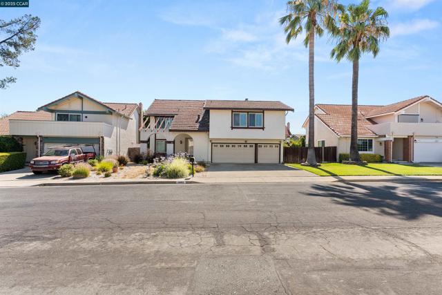 4403 Winterberry Ct, Concord CA: https://media.crmls.org/mediaz/d43b1ffd-312e-4f9b-9d90-4247371cd611.jpg