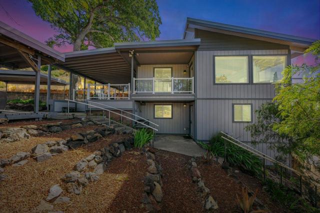 12340 Lakeshore Drive, Clearlake CA: https://media.crmls.org/mediaz/d43b2dd1-c112-4def-9ecb-41f562ccee6c.jpg