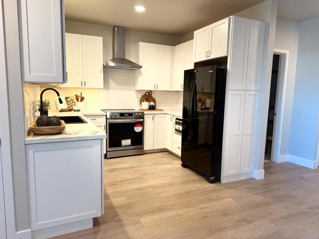 400 San Benito Street, Hollister CA: https://media.crmls.org/mediaz/d43be660-6fbb-48ee-b459-1bbb0575122a.jpg