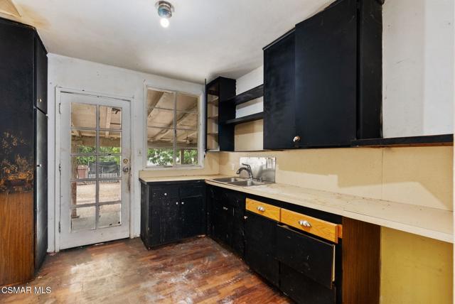 17917 Burbank Boulevard, Encino CA: https://media.crmls.org/mediaz/d43c3a13-73a5-4bdb-b1f4-3f5e8d7c1f0a.jpg