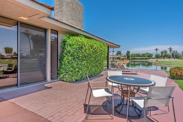 5 Barnard Court, Rancho Mirage CA: https://media.crmls.org/mediaz/d43c3dbc-3d30-4daf-906a-69641af4701a.jpg