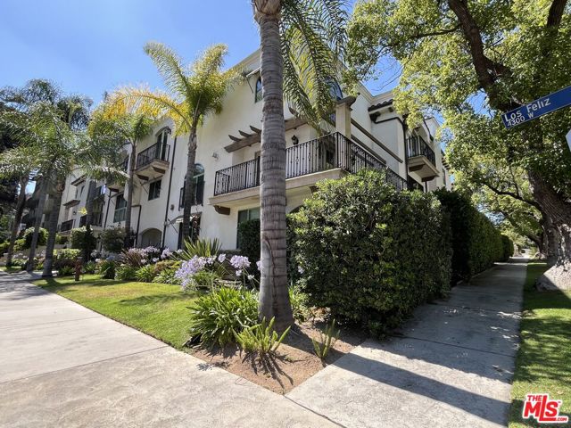 4301 Los Feliz Boulevard, Los Angeles CA: https://media.crmls.org/mediaz/d43c434f-00ed-46f0-83fe-4bfa605f05ce.jpg