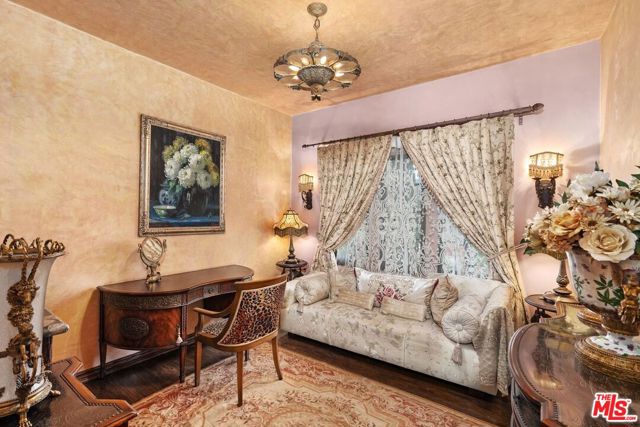 4320 Cedarhurst Circle, Los Angeles CA: https://media.crmls.org/mediaz/d43c6863-a425-4b74-b382-34ade05d3f34.jpg