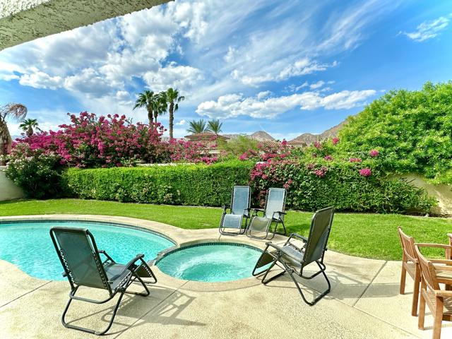 47875 Via Firenze, La Quinta CA: https://media.crmls.org/mediaz/d43c72c3-0ebe-4041-8c39-a41a5d64f9aa.jpg