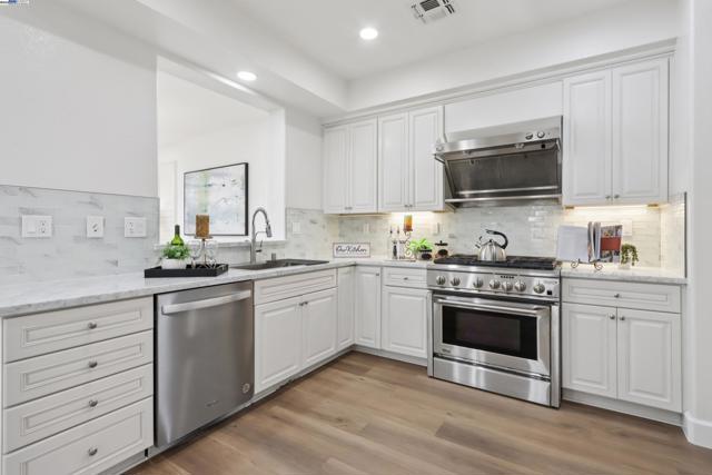 3364 Chartwell St, San Ramon CA: https://media.crmls.org/mediaz/d43cc9be-479d-4a0a-8eb9-fbce54ad90ea.jpg