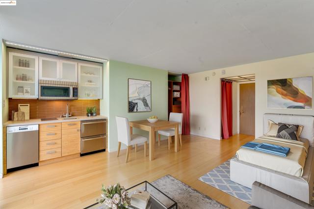 2550 Dana St, Berkeley CA: https://media.crmls.org/mediaz/d43d7da5-11fb-4d67-9827-4a2fa4dff390.jpg