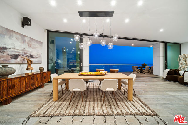 26814 Malibu Cove Colony Drive, Malibu CA: https://media.crmls.org/mediaz/d43da512-4982-45e8-92d2-872d853e4e66.jpg