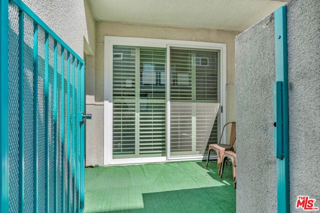 433 E Tamarack Avenue, Inglewood CA: https://media.crmls.org/mediaz/d43e2da9-5b4d-45b1-9b5f-2937b37627d1.jpg