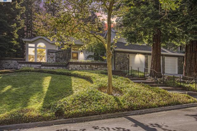 3 BLACKHAWK CLUB CT, Danville CA: https://media.crmls.org/mediaz/d43e92f9-fb4c-4781-ae1b-219ed2bc8968.jpg