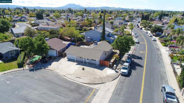 81 Pioneer Ct, Oakley CA: https://media.crmls.org/mediaz/d43ec9d3-77d9-414d-93a8-ac725c34167a.jpg