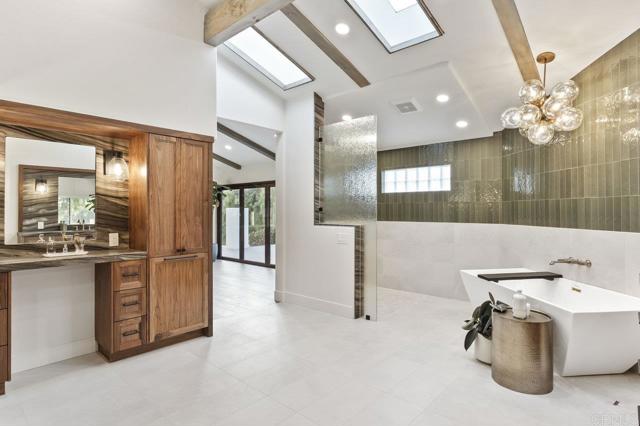 6449 Las Colinas, Rancho Santa Fe CA: https://media.crmls.org/mediaz/d43fad87-b96e-4b55-93e8-fe60e944454c.jpg