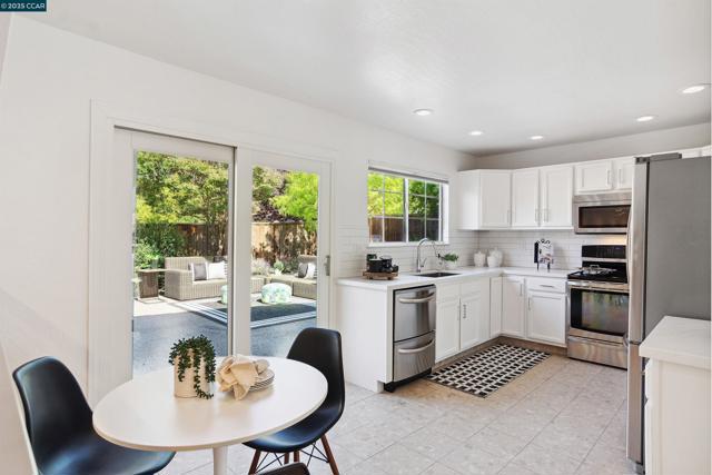 4397 N Water Oak Ct., Concord CA: https://media.crmls.org/mediaz/d43fae7d-6060-4194-80b1-cafa5f1bb53e.jpg