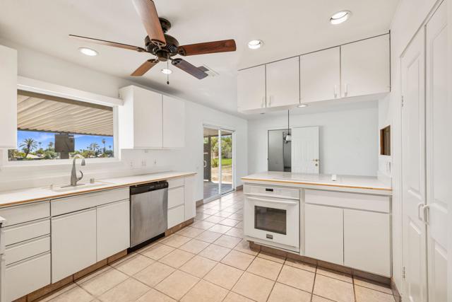 42660 Wisconsin Avenue, Palm Desert CA: https://media.crmls.org/mediaz/d43ff4de-4932-40ce-b223-6817364b1a84.jpg
