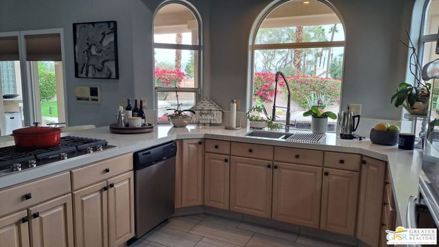 38610 Desert Mirage Drive, Palm Desert CA: https://media.crmls.org/mediaz/d4404e00-b7f9-4b2c-b1e7-8ed3a3985d6b.jpg