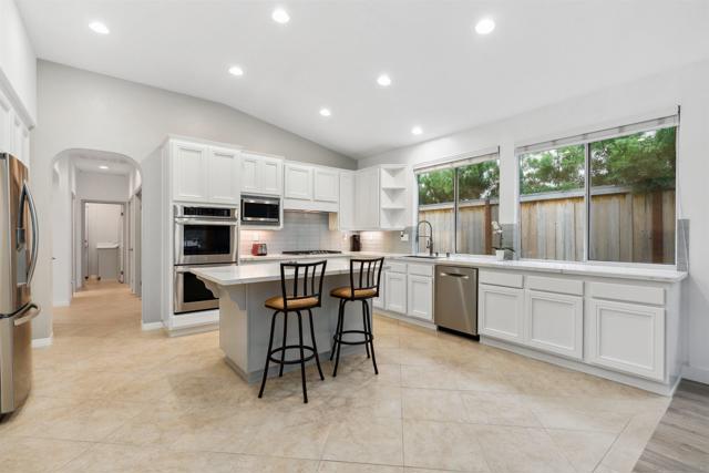 6660 Curlew Ter, Carlsbad CA: https://media.crmls.org/mediaz/d440ad46-e869-403c-a4fd-8f7e58bcc222.jpg