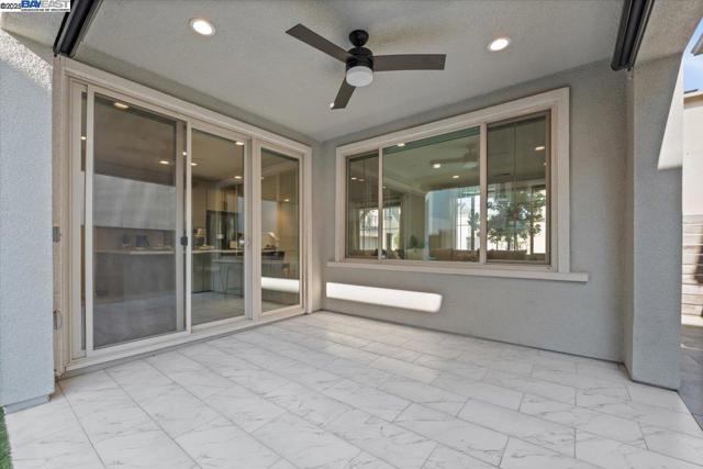 6017 Basaltina Pl, Dublin CA: https://media.crmls.org/mediaz/d440dd24-d254-462e-9fd1-bfc0e330c36d.jpg