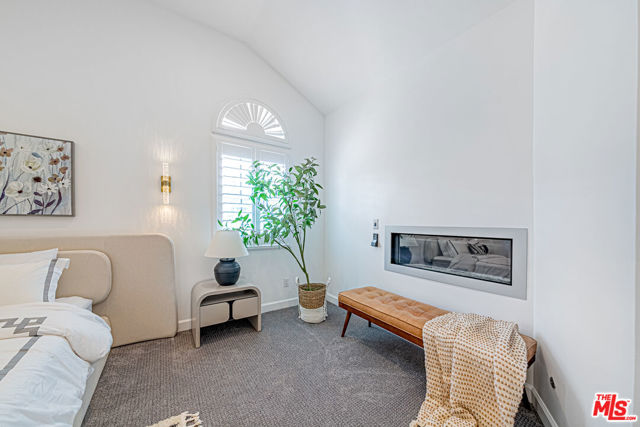 10611 Ashton Avenue, Los Angeles CA: https://media.crmls.org/mediaz/d440feac-4682-4870-920b-978d924f8921.jpg