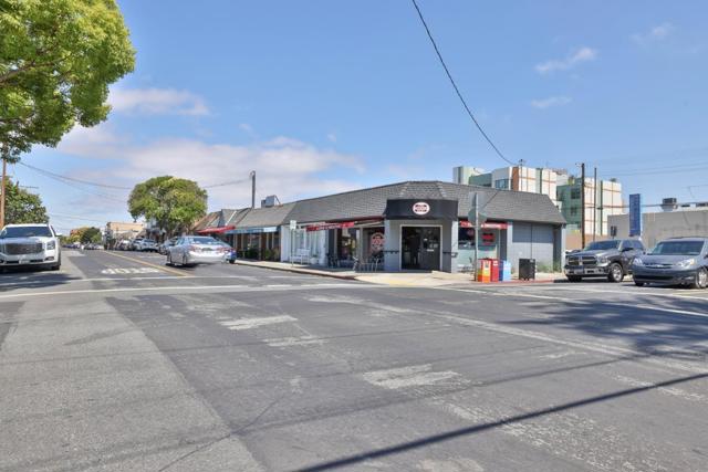 1621 Brittan Avenue, San Carlos CA: https://media.crmls.org/mediaz/d4410223-01da-4bdc-9543-cb5a7be0eff1.jpg