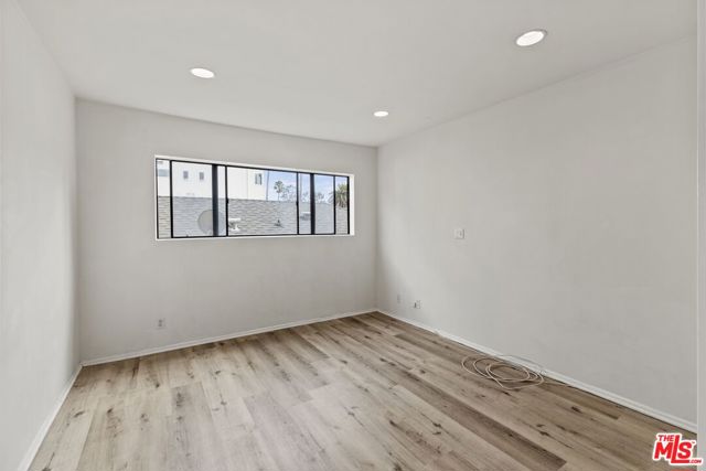 1033 6TH Street, Santa Monica CA: https://media.crmls.org/mediaz/d44157ed-5a73-4666-b0b8-2aba5b7d00b5.jpg