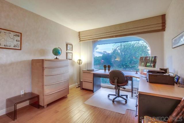 2052 Flying Hills Lane, El Cajon CA: https://media.crmls.org/mediaz/d442342b-abe0-4627-99be-f5ea05459854.jpg