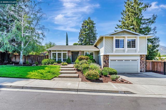 321 Chardonnay Cir, Clayton CA: https://media.crmls.org/mediaz/d4424671-bc46-42a1-916f-2b57ebeba53e.jpg