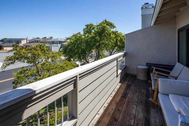 212 Albacore Lane, Foster City CA: https://media.crmls.org/mediaz/d4425558-8dd1-4400-a98a-01769622c4c6.jpg