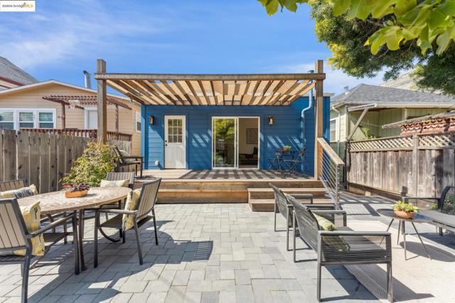 3716 Market St, Oakland CA: https://media.crmls.org/mediaz/d4425b99-ae5c-4bd1-9e3b-e53e66031366.jpg