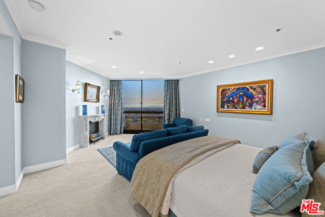 10430 Wilshire Boulevard, Los Angeles CA: https://media.crmls.org/mediaz/d442df9e-4c8b-489a-a21c-f95bd5e5104d.jpg