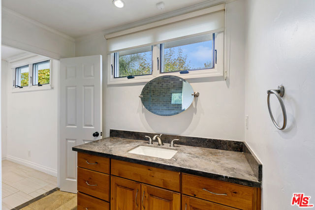 30630 Morning View Drive, Malibu CA: https://media.crmls.org/mediaz/d4437968-3419-4cba-916d-d7168d7581b9.jpg