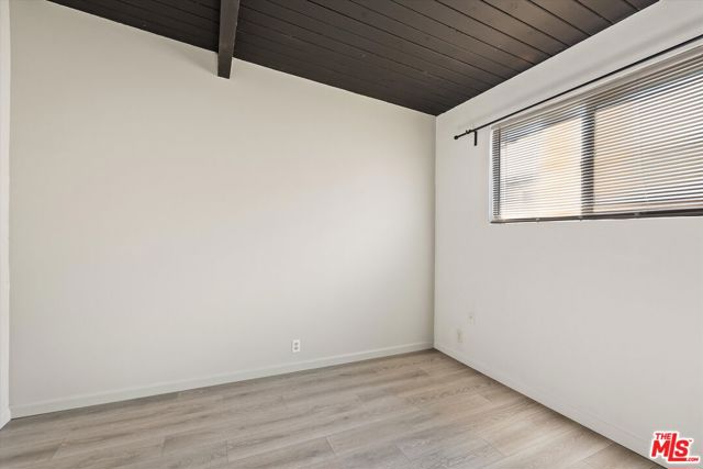 7559 Whitsett Avenue photo 6