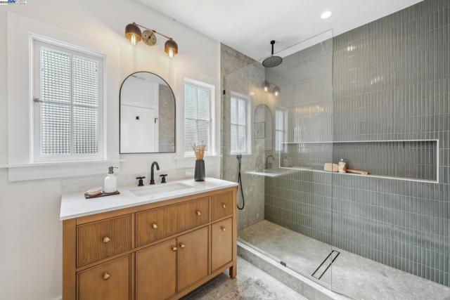 1129 WELLINGTON STREET, Oakland CA: https://media.crmls.org/mediaz/d4440cf6-4f2b-4d13-b2d8-7a531b02c563.jpg