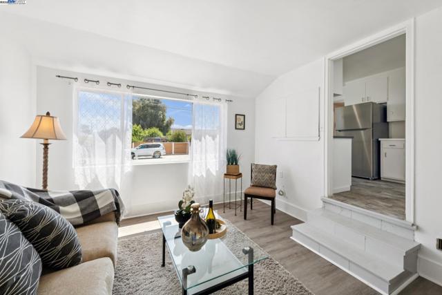 14886 Wake Ave, San Leandro CA: https://media.crmls.org/mediaz/d444241a-f763-4fd6-b056-5139b89bc89a.jpg