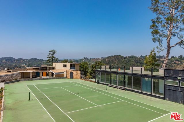 2859 Coldwater Canyon Drive, Beverly Hills CA: https://media.crmls.org/mediaz/d4450c5b-9fab-499b-8a2d-6394fb241e9f.jpg
